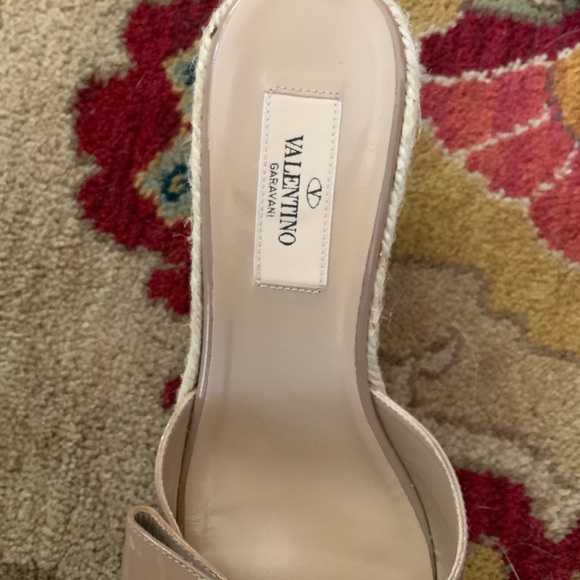 VALENTINO wedges, sz 7, perfect color w/ gorgeous bow. Perfect for summer! - Picture 8 of 8